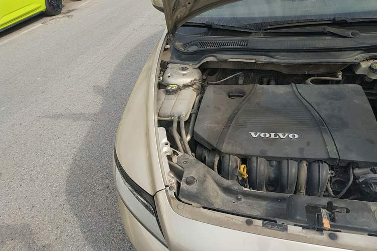 Used Volvo S40 2009 2.0L Automatic Zhiya Edition Engine Bay Right