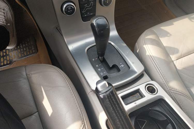 Used Volvo S40 2009 2.0L Automatic Zhiya Edition Gear Lever