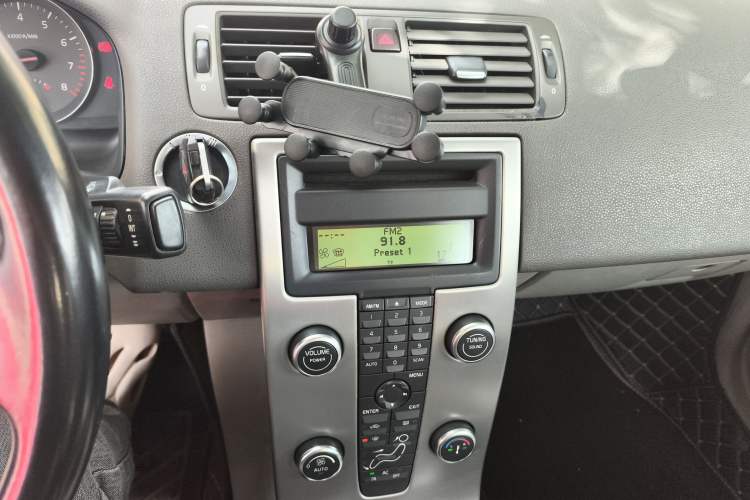 Used Volvo S40 2009 2.0L Automatic Zhiya Edition Audio And AC Panel
