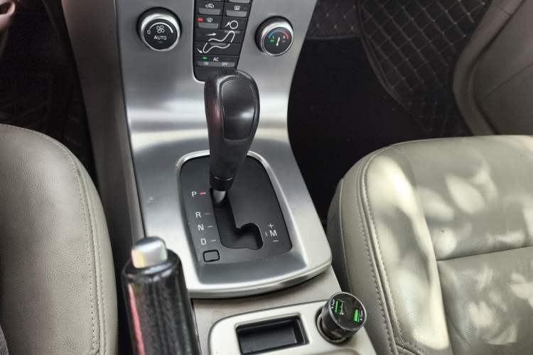 Used Volvo S40 2009 2.0L Automatic Zhiya Edition Gear Lever