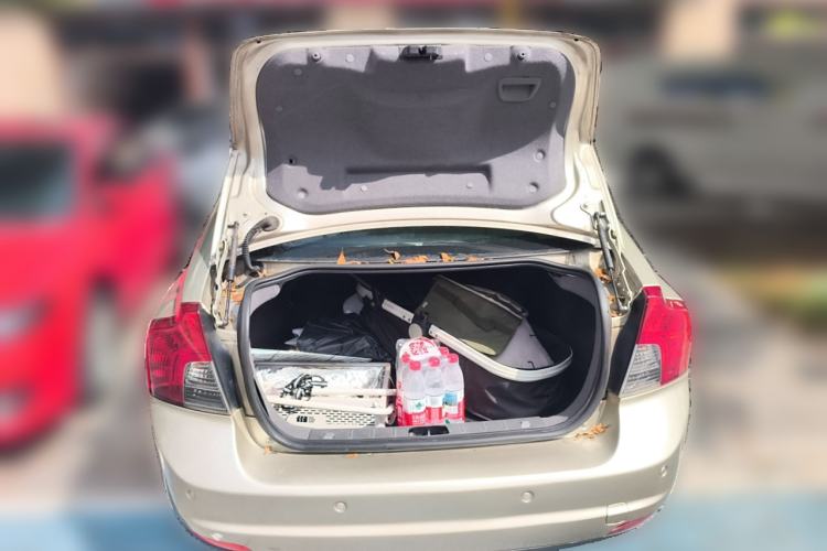 Used Volvo S40 2009 2.0L Automatic Zhiya Edition Trunk