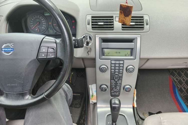 Used Volvo S40 2009 2.0L Automatic ZhiShang Edition Audio And AC Panel