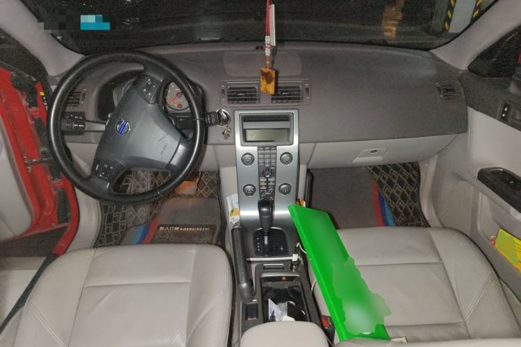 Used Volvo S40 2009 2.0L Automatic ZhiShang Edition Center Console