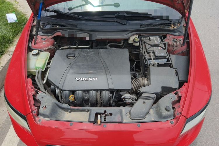 Used Volvo S40 2009 2.0L Automatic ZhiShang Edition Engine Bay
