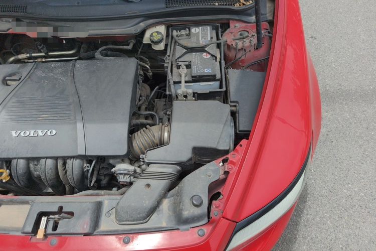 Used Volvo S40 2009 2.0L Automatic ZhiShang Edition Engine Bay Left