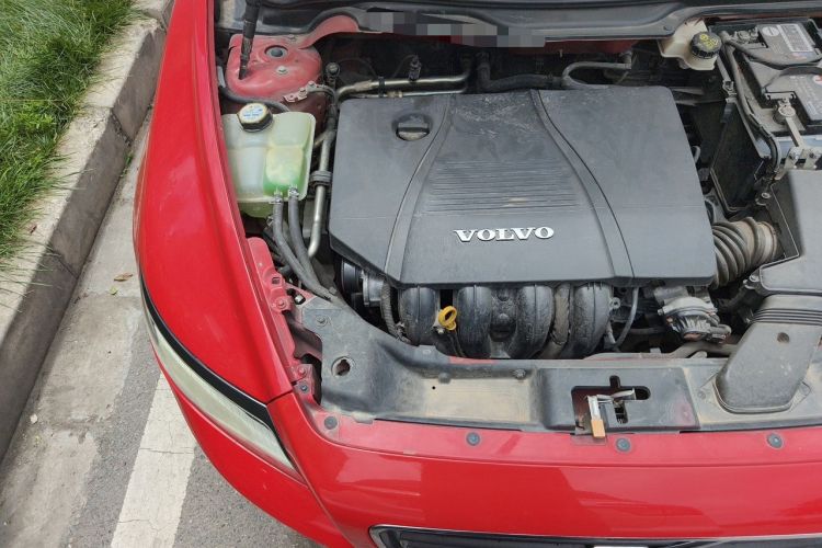 Used Volvo S40 2009 2.0L Automatic ZhiShang Edition Engine Bay Right