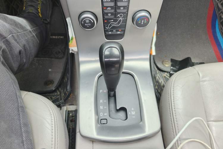 Used Volvo S40 2009 2.0L Automatic ZhiShang Edition Gear Lever