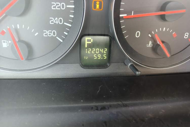 Used Volvo S40 2009 2.0L Automatic ZhiShang Edition Odometer Close Up