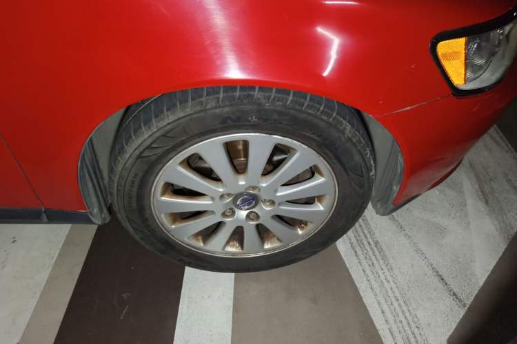 Used Volvo S40 2009 2.0L Automatic ZhiShang Edition Right Front Wheel Hub