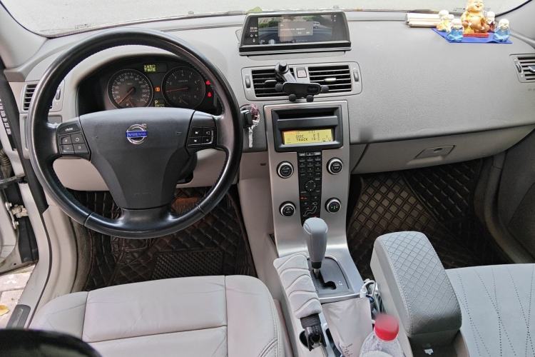 Used Volvo S40 2009 2.0L Automatic Zhiya Edition Center Console