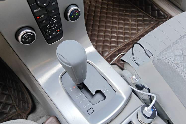 Used Volvo S40 2009 2.0L Automatic Zhiya Edition Gear Lever