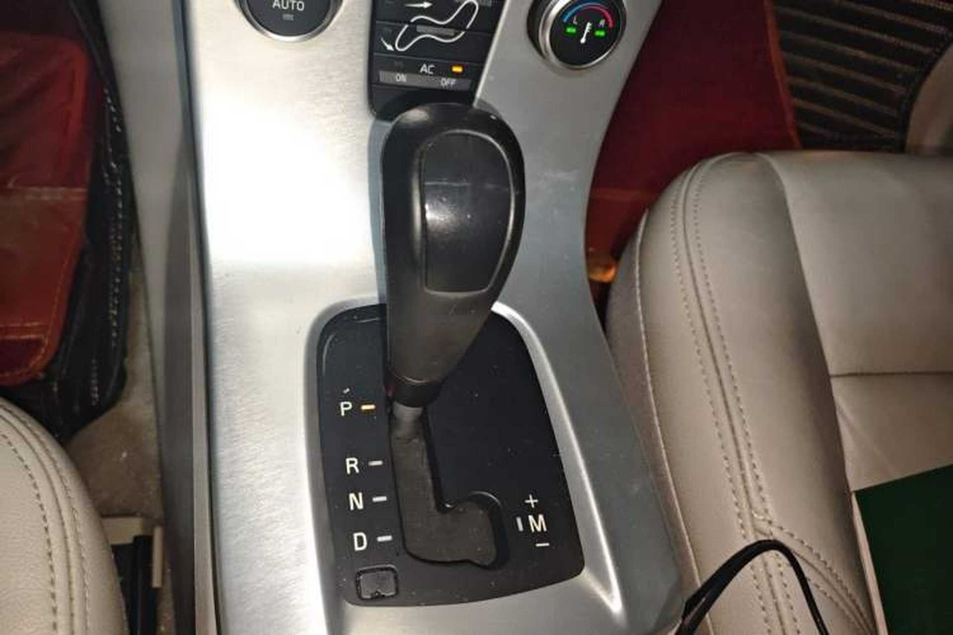 Used Volvo S40 2009 2.0L Automatic Zhiya Edition Gear Lever
