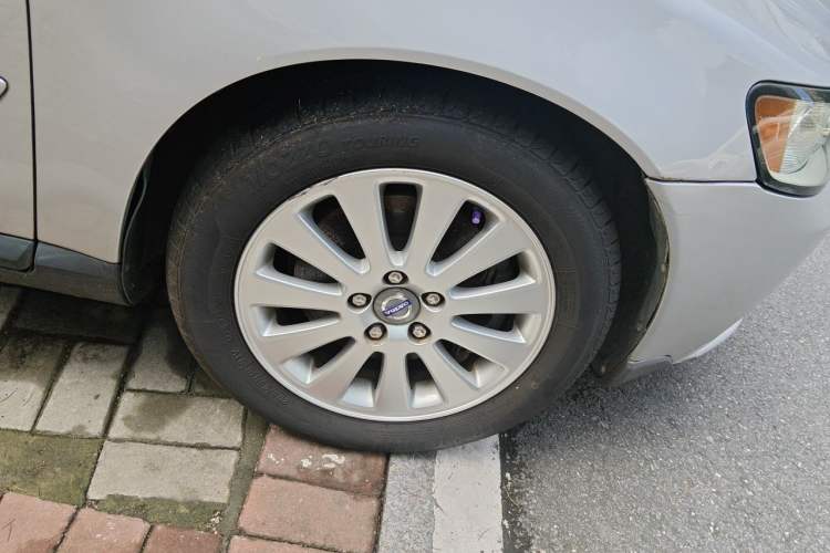 Used Volvo S40 2009 2.0L Automatic Zhiya Edition Right Front Wheel Hub
