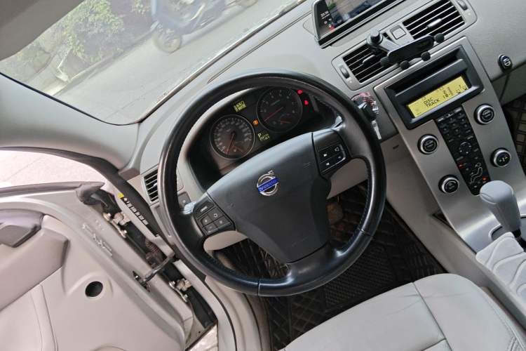 Used Volvo S40 2009 2.0L Automatic Zhiya Edition Steering Wheel