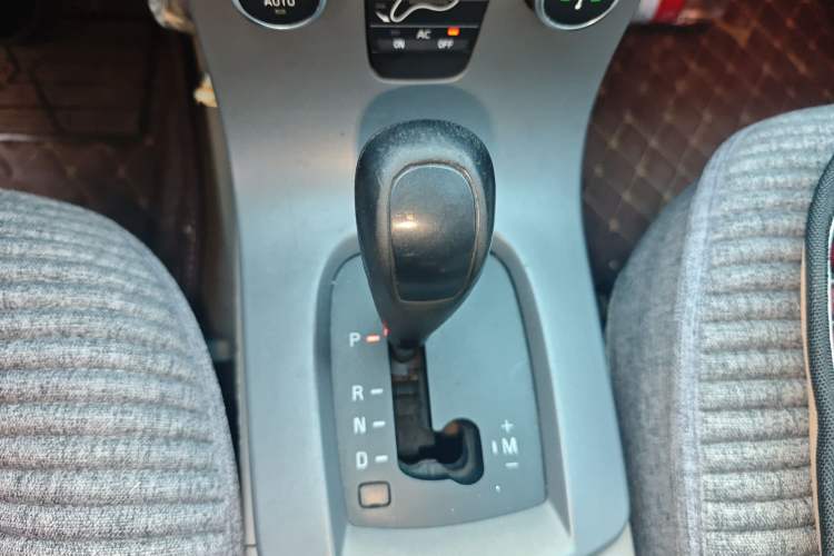Used Volvo S40 2009 2.0L Automatic ZhiShang Edition Gear Lever