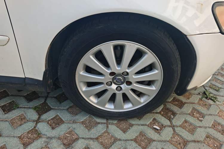 Used Volvo S40 2009 2.0L Automatic ZhiShang Edition Right Front Wheel Hub