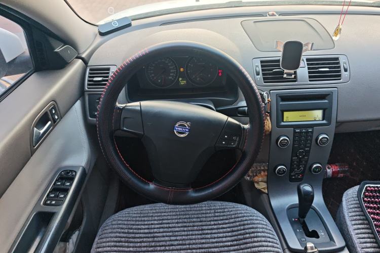 Used Volvo S40 2009 2.0L Automatic ZhiShang Edition Steering Wheel
