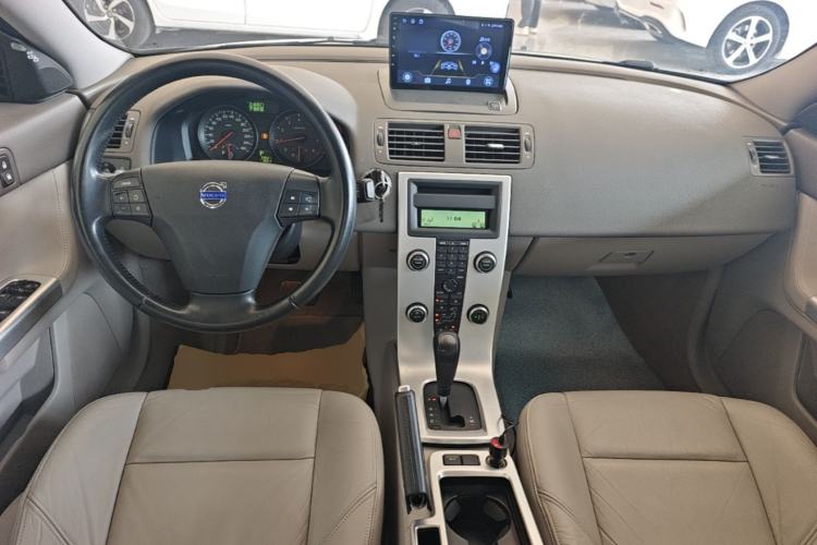 Used Volvo S40  Center Console