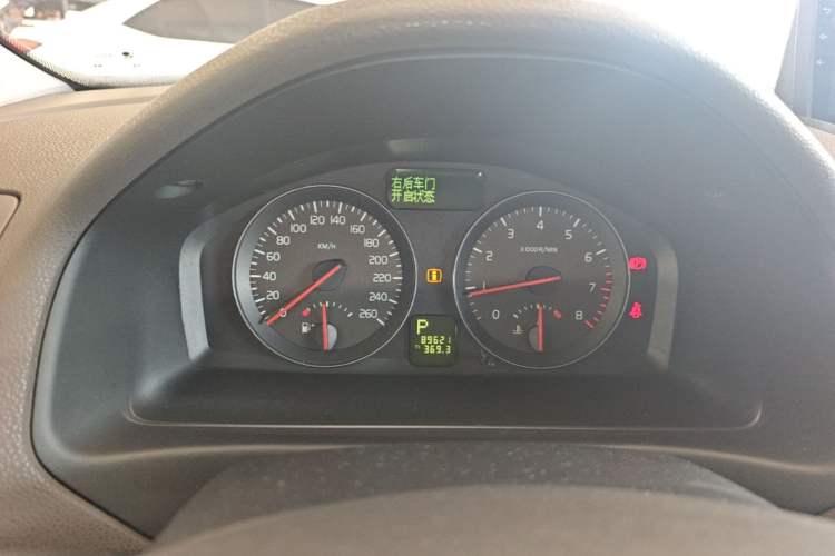 Used Volvo S40  Instrument Cluster