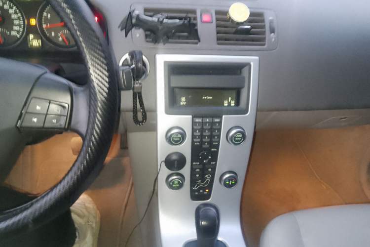 Used Volvo S40 2010 2.0L Automatic Zhiya Edition Audio And AC Panel