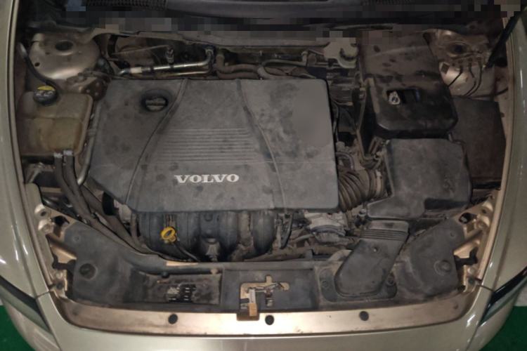 Used Volvo S40 2010 2.0L Automatic ZhiShang Edition Engine Bay