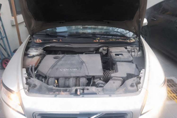 Used Volvo S40 2010 2.0L Automatic Zhiya Edition Engine Bay