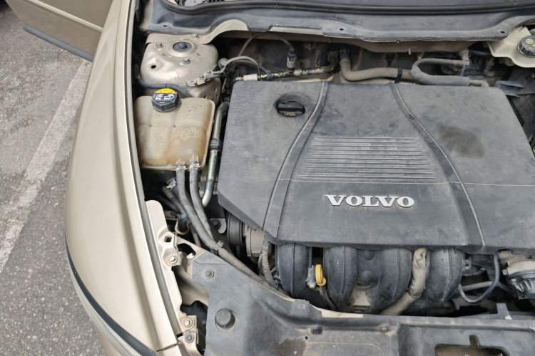 Used Volvo S40 2010 2.0L Automatic ZhiShang Edition Engine Bay Right