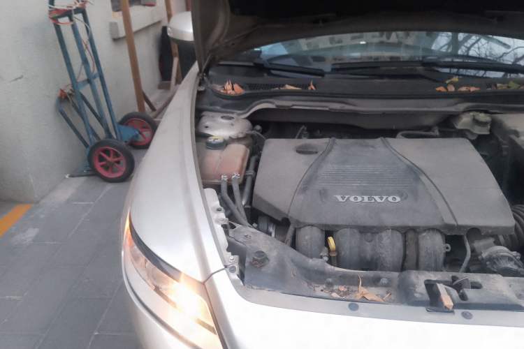 Used Volvo S40 2010 2.0L Automatic Zhiya Edition Engine Bay Right