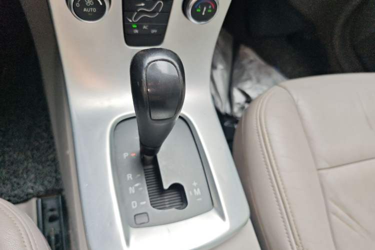 Used Volvo S40 2010 2.0L Automatic ZhiShang Edition Gear Lever