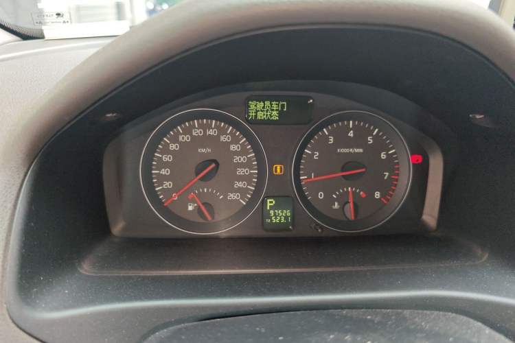 Used Volvo S40 2010 2.0L Automatic ZhiShang Edition Instrument Cluster