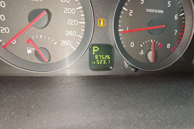 Used Volvo S40 2010 2.0L Automatic ZhiShang Edition Odometer Close Up