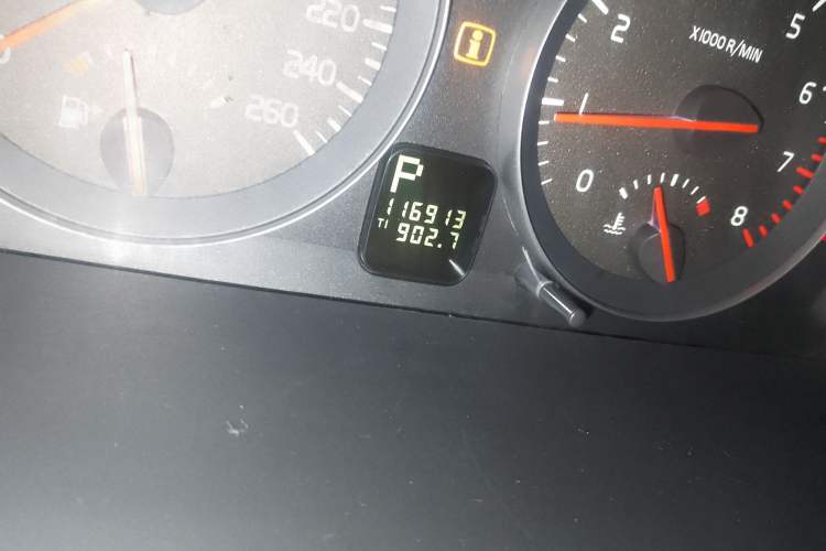 Used Volvo S40 2010 2.0L Automatic Zhiya Edition Odometer Close Up