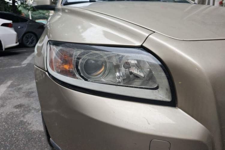Used Volvo S40 2010 2.0L Automatic ZhiShang Edition Right Front Headlight