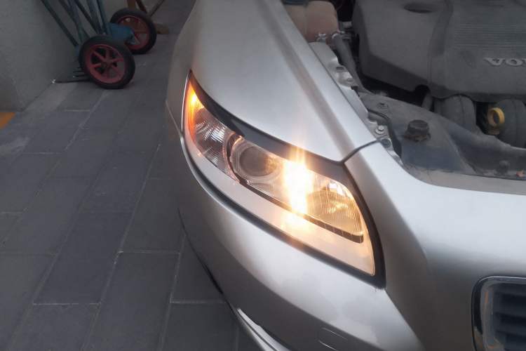 Used Volvo S40 2010 2.0L Automatic Zhiya Edition Right Front Headlight