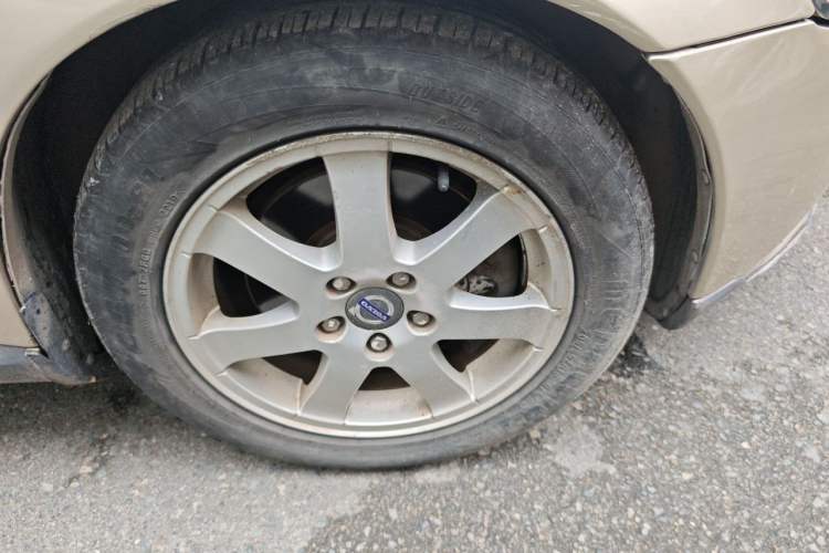 Used Volvo S40 2010 2.0L Automatic ZhiShang Edition Right Front Wheel Hub