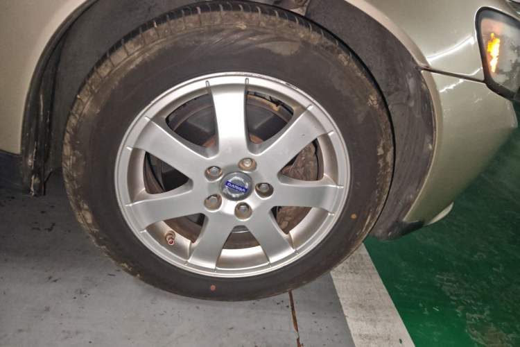 Used Volvo S40 2010 2.0L Automatic ZhiShang Edition Right Front Wheel Hub