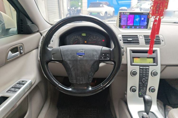 Used Volvo S40 2010 2.0L Automatic ZhiShang Edition Steering Wheel