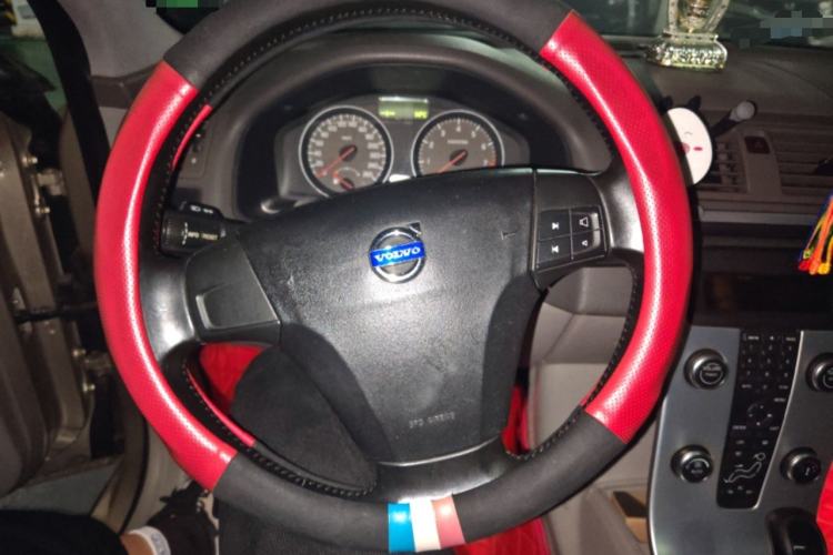 Used Volvo S40 2010 2.0L Automatic ZhiShang Edition Steering Wheel