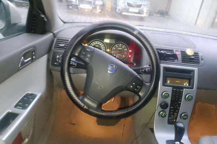Used Volvo S40 2010 2.0L Automatic Zhiya Edition Steering Wheel
