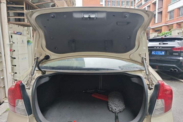 Used Volvo S40 2010 2.0L Automatic ZhiShang Edition Trunk