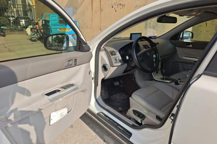 Used Volvo S40 2010 2.0L Automatic ZhiShang Edition Driver Seat