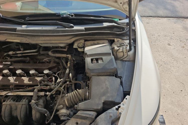 Used Volvo S40 2010 2.0L Automatic ZhiShang Edition Engine Bay Left