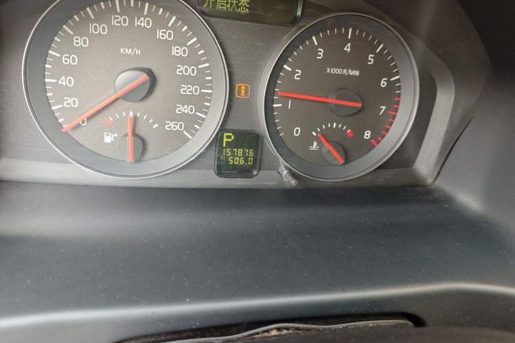 Used Volvo S40 2010 2.0L Automatic ZhiShang Edition Odometer Close Up