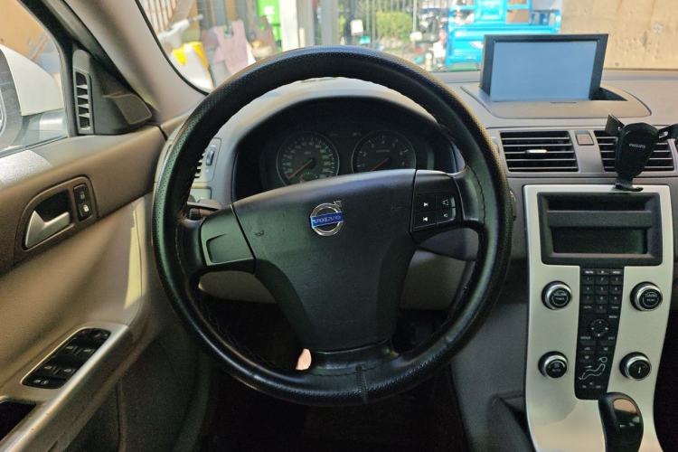 Used Volvo S40 2010 2.0L Automatic ZhiShang Edition Steering Wheel