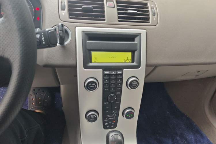 Used Volvo S40 2011 2.0L Automatic Zhiya Edition Audio And AC Panel