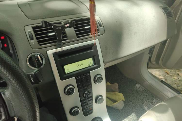 Used Volvo S40 2011 2.0L Automatic Zhiya Edition Audio And AC Panel