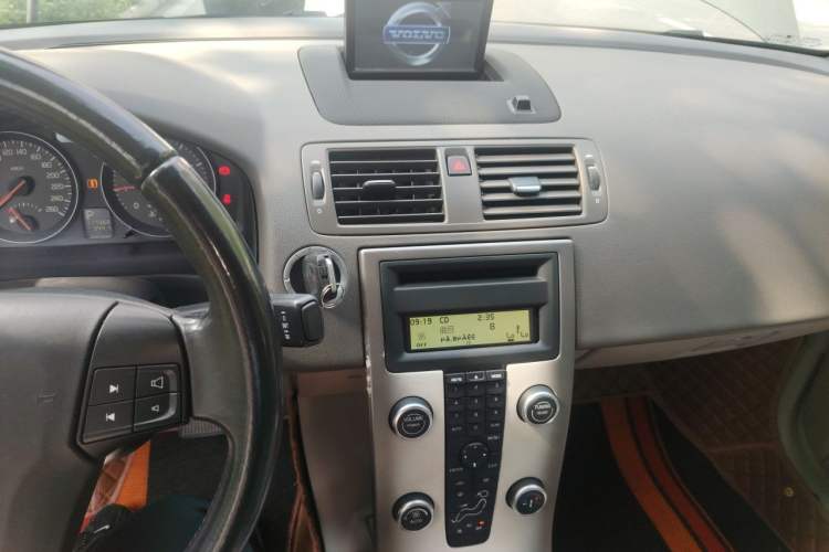 Used Volvo S40 2011 2.0L Automatic ZhiShang Edition Audio And AC Panel