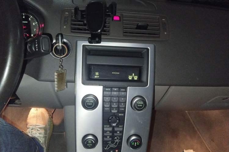 Used Volvo S40 2011 2.0L Automatic Zhiya Edition Audio And AC Panel