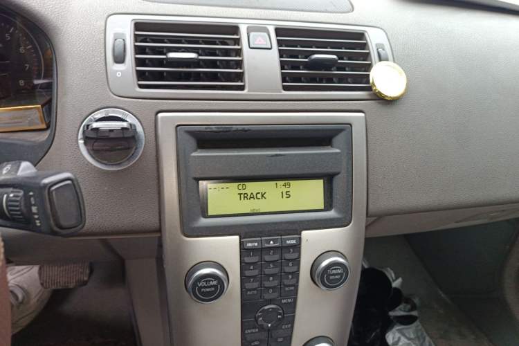 Used Volvo S40 2011 2.0L Automatic ZhiShang Edition Audio And AC Panel