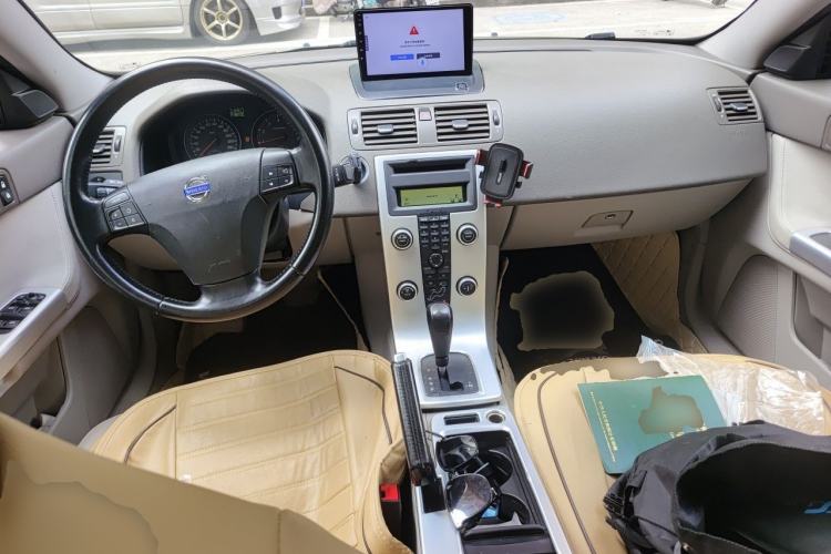 Used Volvo S40 2011 2.0L Automatic Zhiya Edition Center Console